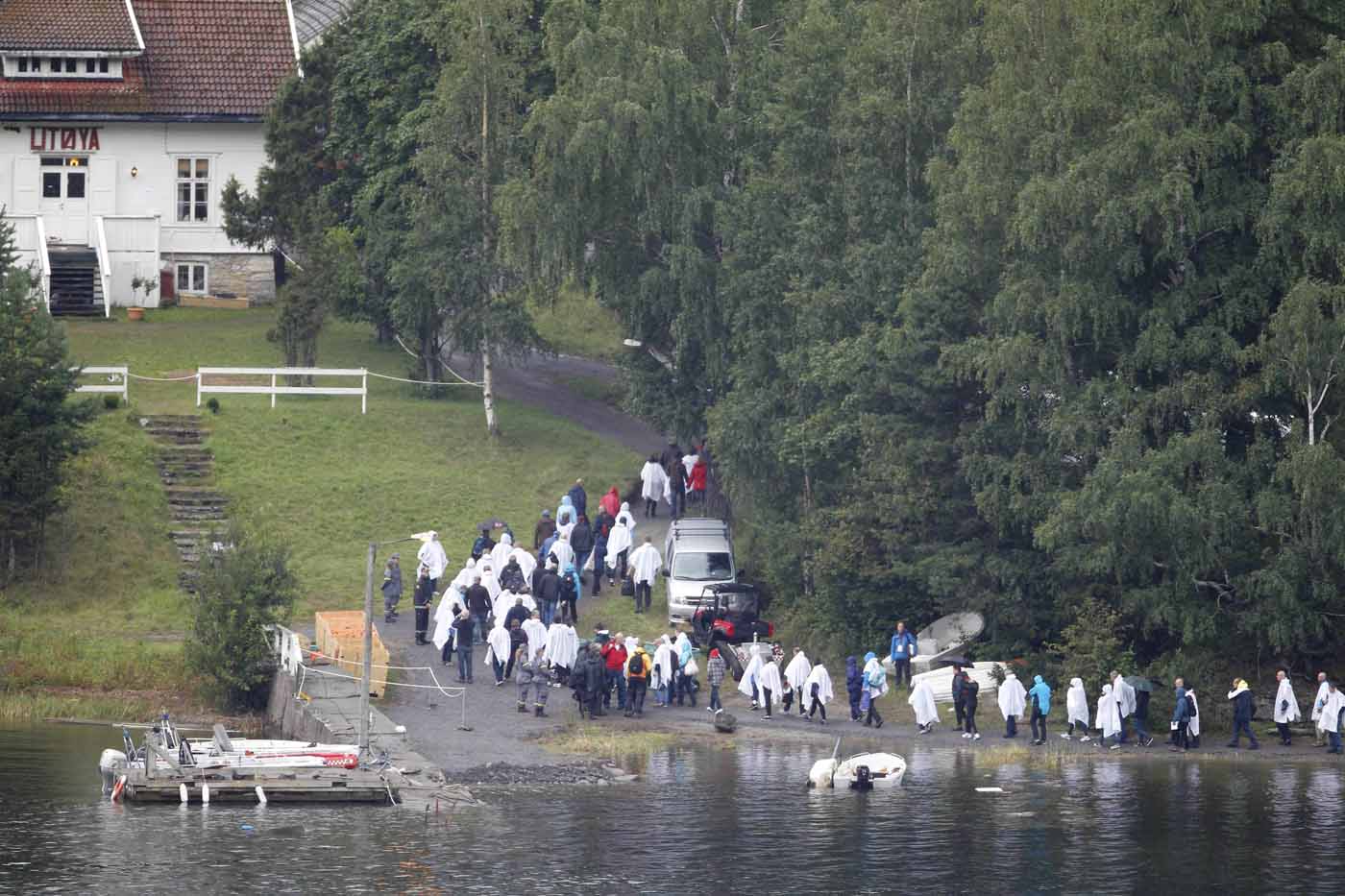 Hommage des proches des victimes à Utoya - rts.ch - Monde