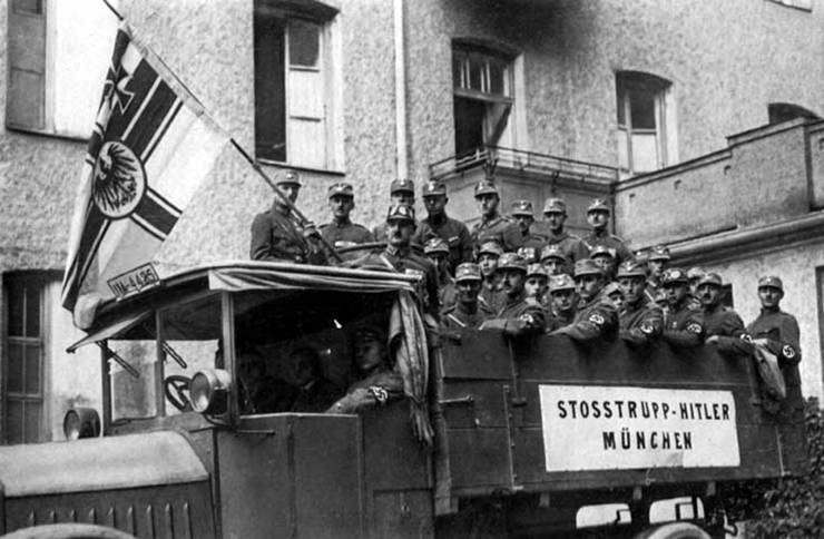 Un drapeau nazi à Forum Fribourg? «Rien de punissable» - Le Matin