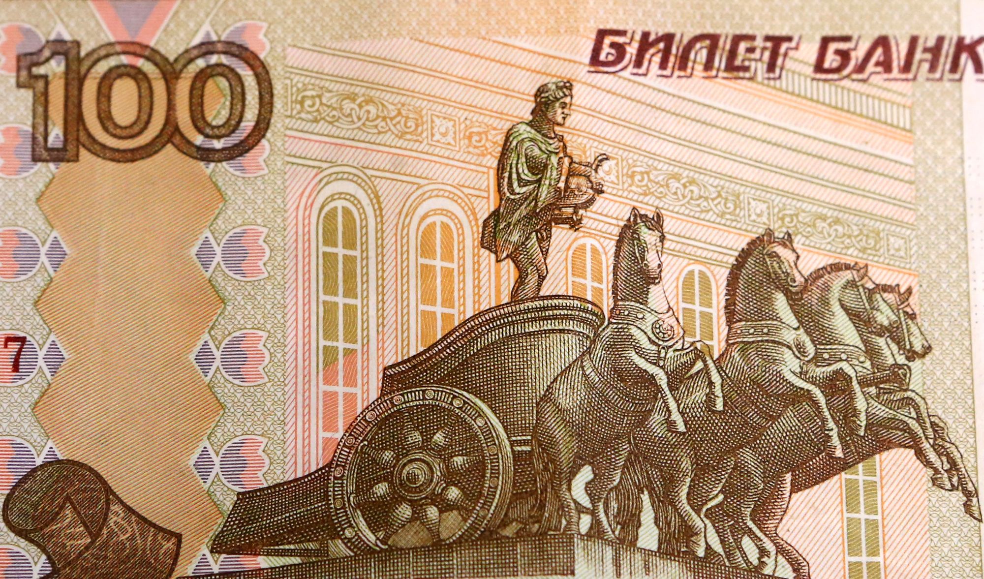 le-sexe-d-apollon-sur-le-billet-de-100-roubles-indigne-un-d-put-russe