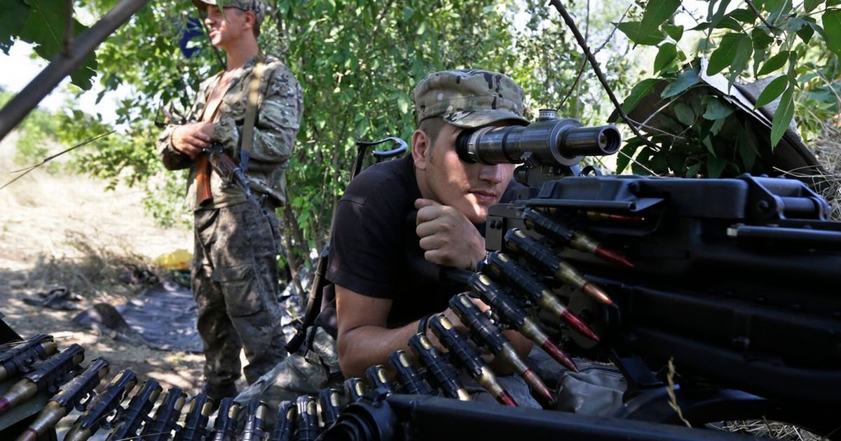 Новости новороссии донбасса. Ополченцы 2014 бои на Донбассе. Ополченцы на передовой. Донбасс ЛНР. Ополченцы Донбасса на передовой.