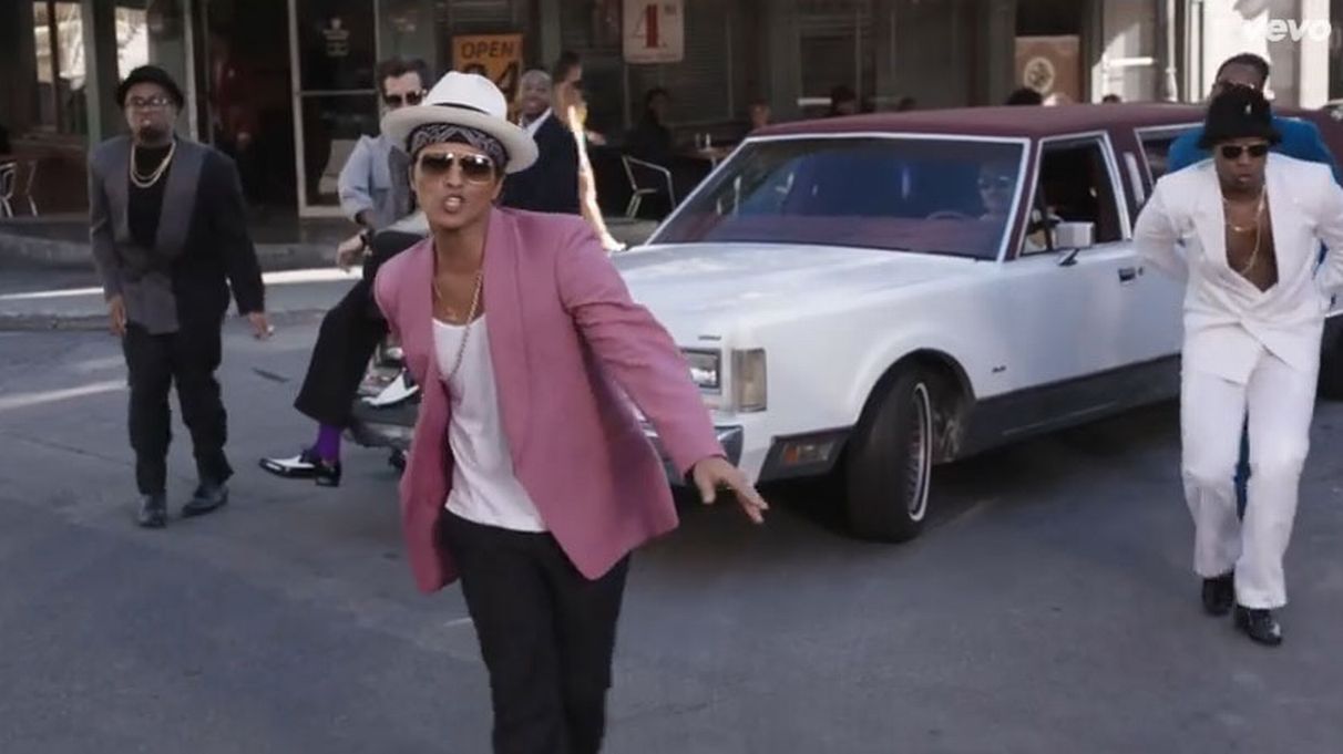 Uptown Funk Mark Ronson Feat Bruno Mars Radio Play Rts