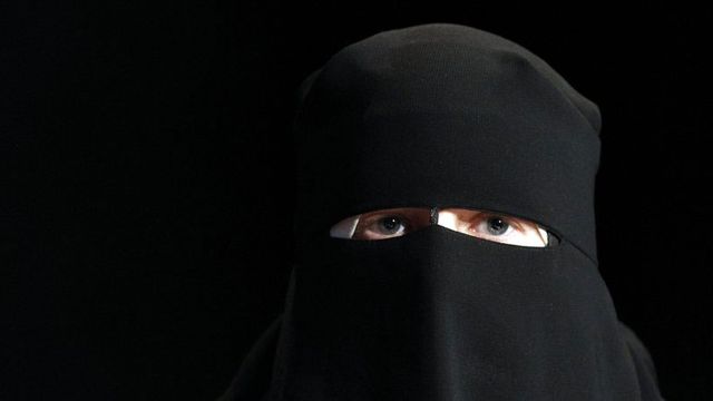 Les Tessinois Interdisent La Burqa Dans Les Lieux Publics Rtsch Autres Cantons