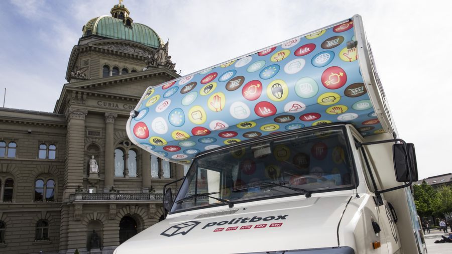Le projet politbox sonde les opinions des Suisses en sillonnant le pays avant les élections fédérales d'octobre.