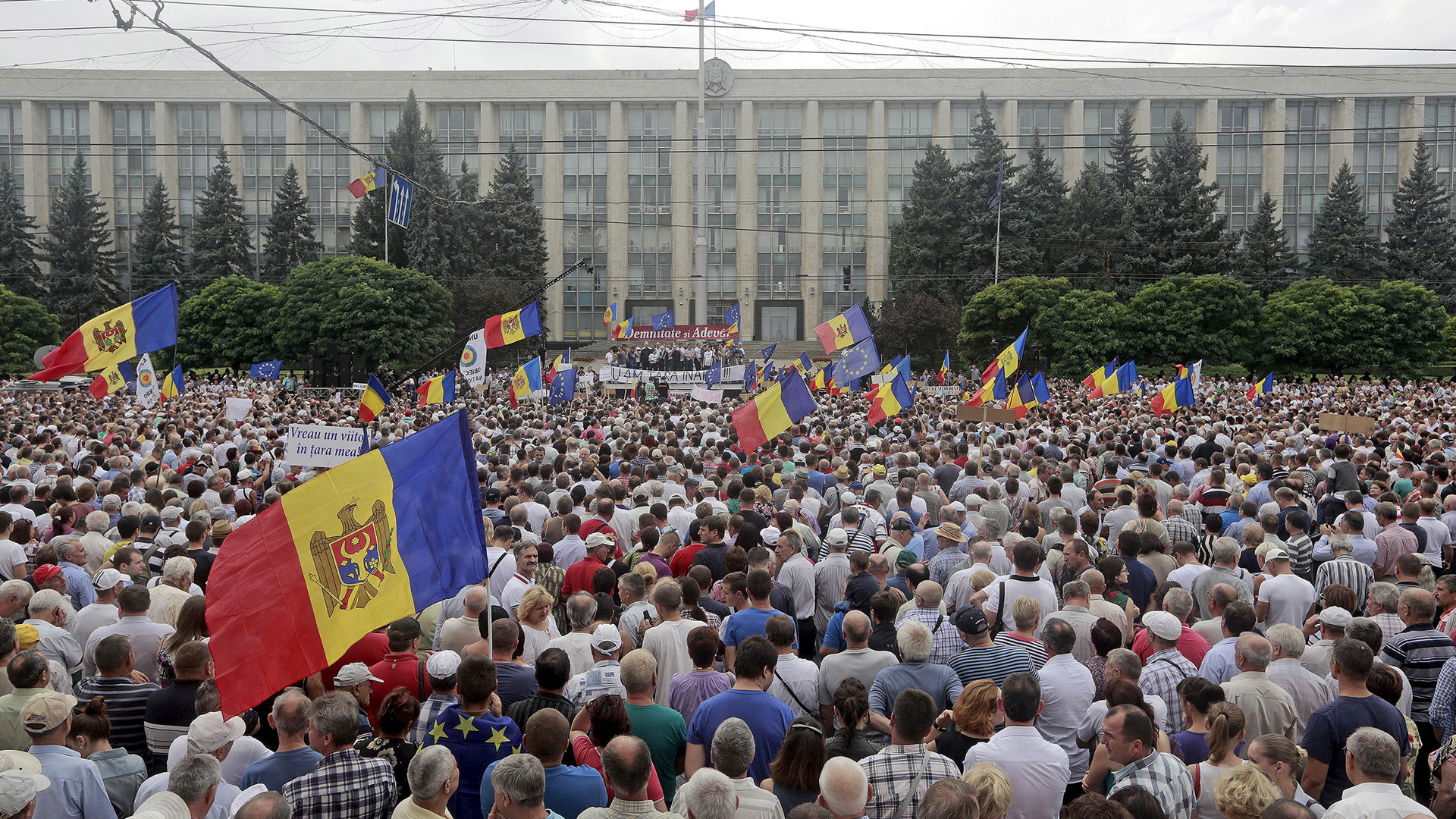 Молдавия курс. Протесты в Молдавии 2022. Молдова народ против власти. Протесты в Молдавии 1980-е. Европа протест Молдавия.