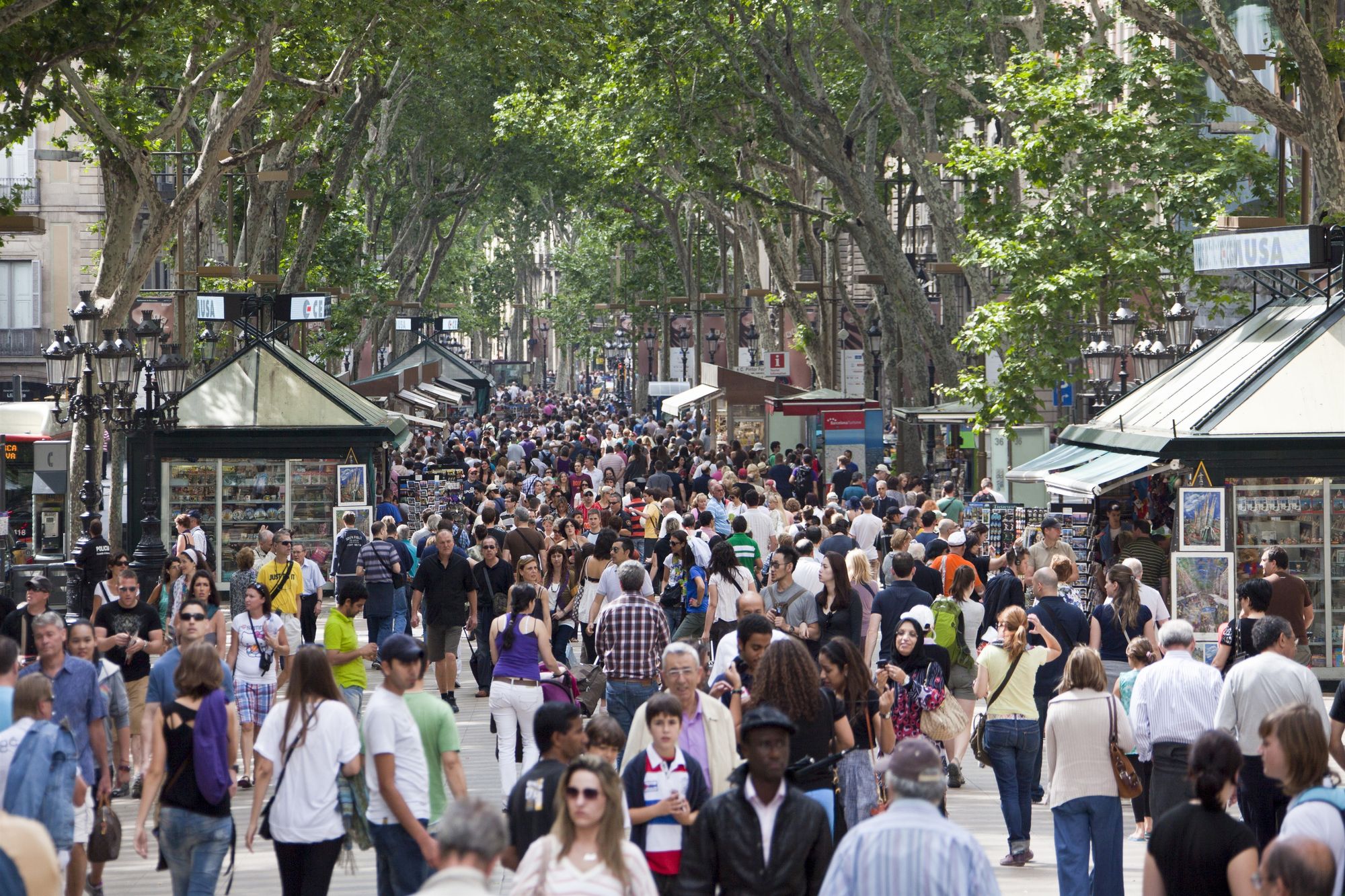 Saturée De Touristes Barcelone Interdit Louverture De Nouveaux Hôtels Rtsch Monde 0330