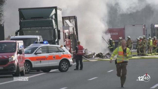 Allemagne: Un Grave Accident Sur L'autoroute Fait 17 Morts - Play RTS