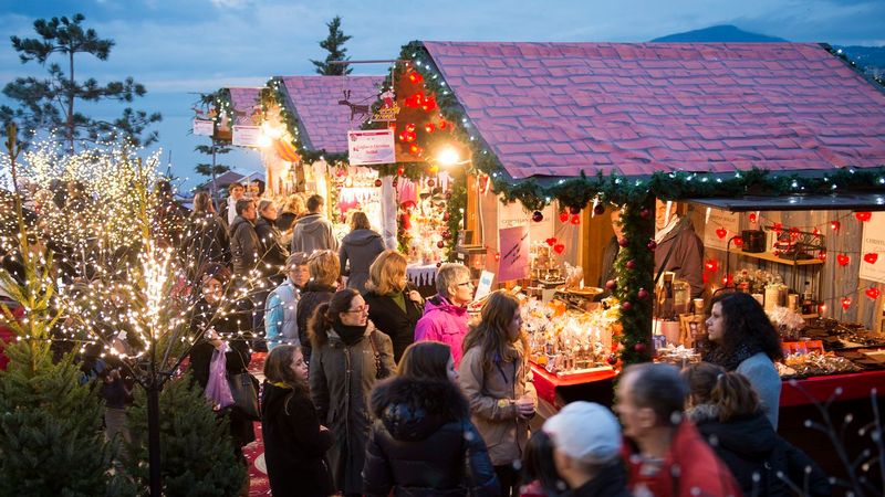 Deux Fois Plus De Monde Au Marche De Noel De Montreux Qu Au Jazz Festival Rts Ch Vaud