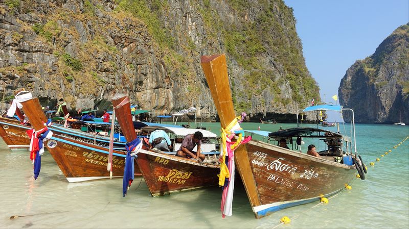 En Thaïlande La Baie Rendue Célèbre Par La Plage Fermée