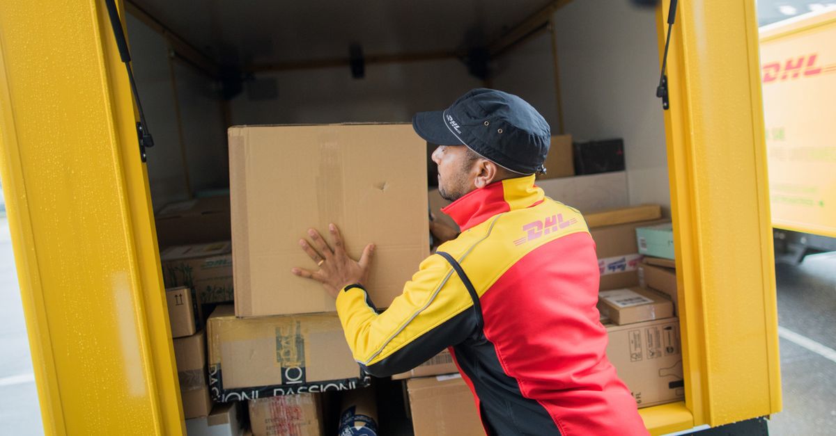 Dhl Veut Concurrencer Massivement La Poste Sur Le Marche Des Paquets Rts Ch Economie