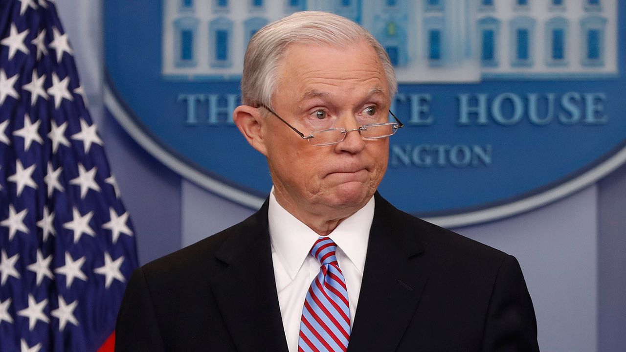 Le Ministre De La Justice Americain Jeff Sessions Limoge Par Donald Trump Rts Ch Monde