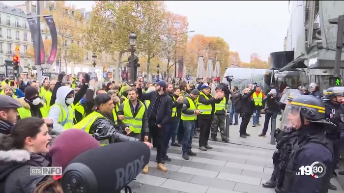 La Manifestation Des Gilets Jaunes Sur Les Champs Elysées