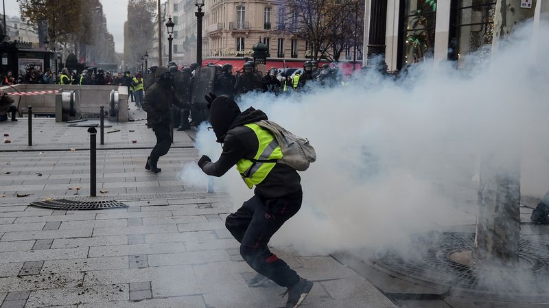 Le Mouvement Des Gilets Jaunes Instrumentalisé à Travers