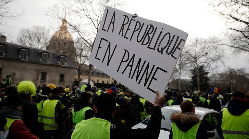 Manifestation Des Gilets Jaunes Aux Galeries Lafayette