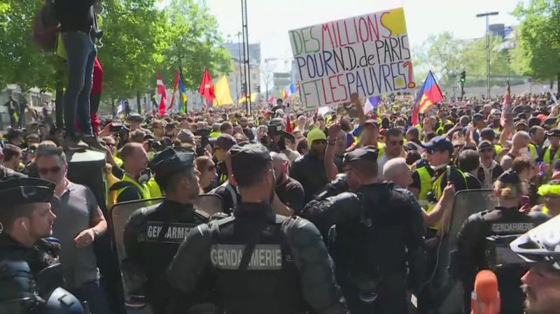 Regain De Tension à Paris Lors De Lacte 23 Des Gilets