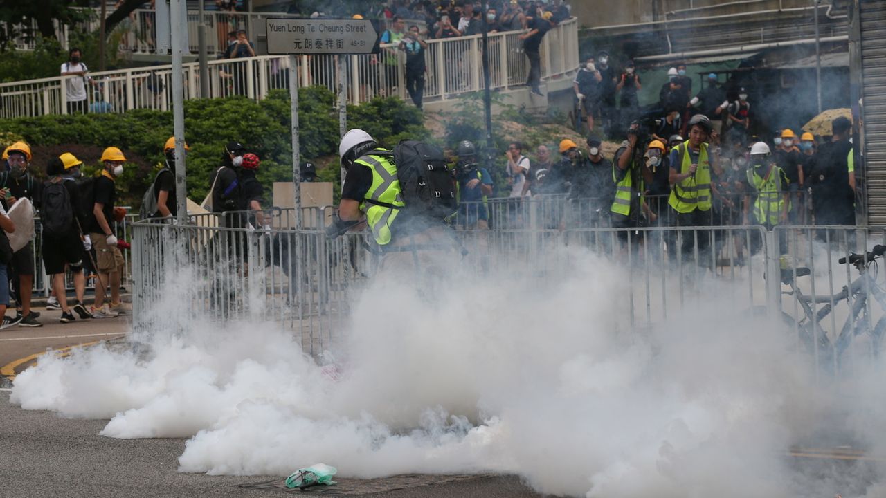 Hong Kong: tirs de gaz lacrymogène sur une manifestation interdite 