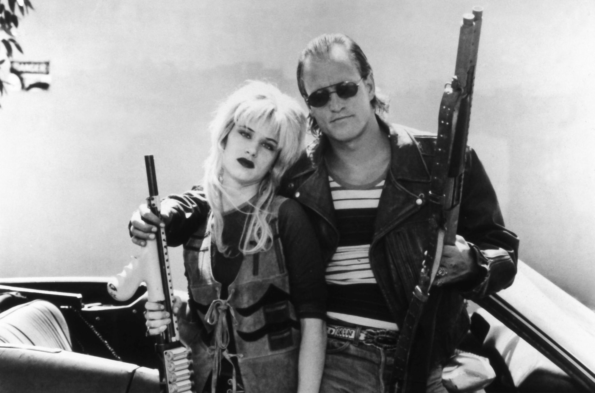 Natural born killers. Джульетт Льюис и Вуди Харрельсон. Микки и Мэлори Нокс. Эди макклёрг Прирожденные убийцы. Прирожденные убийцы кадры из фильма.