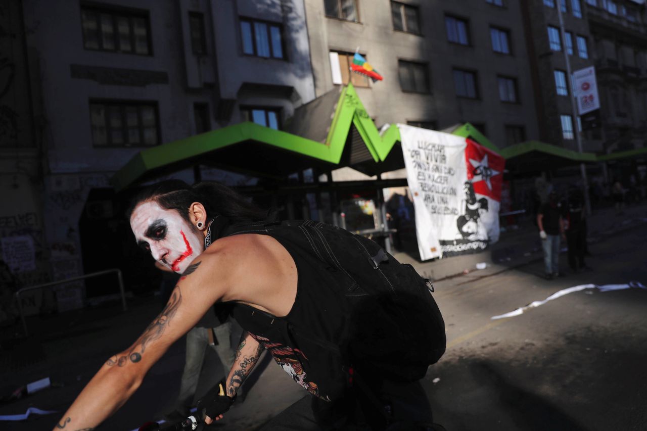 Le Joker Symbole De Contestation Et De Revolte Dans Les Manifestations Rts Ch Cinema