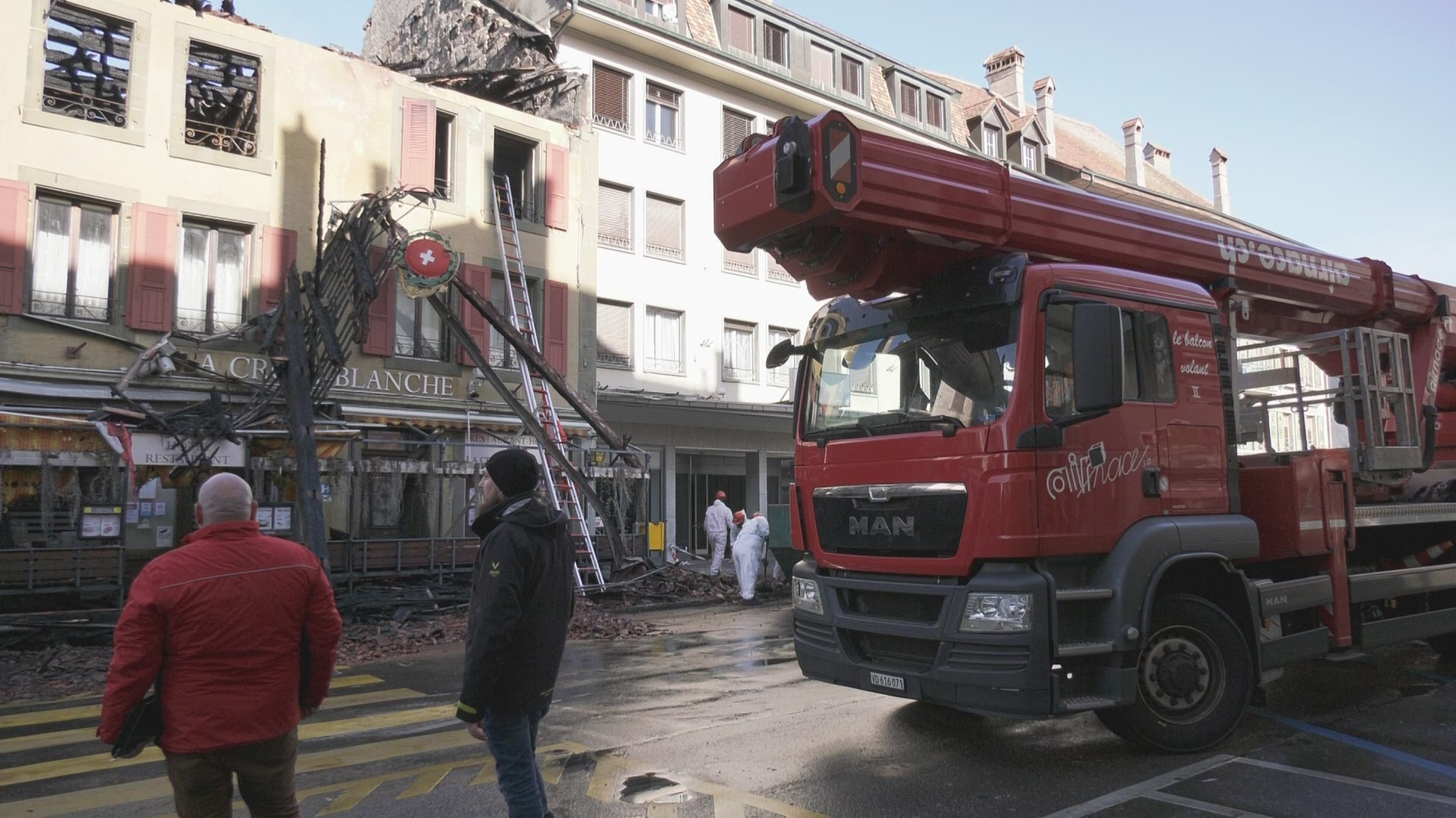 L'Hôtel de la Croix-Blanche à Payerne part en fumée - rts ...