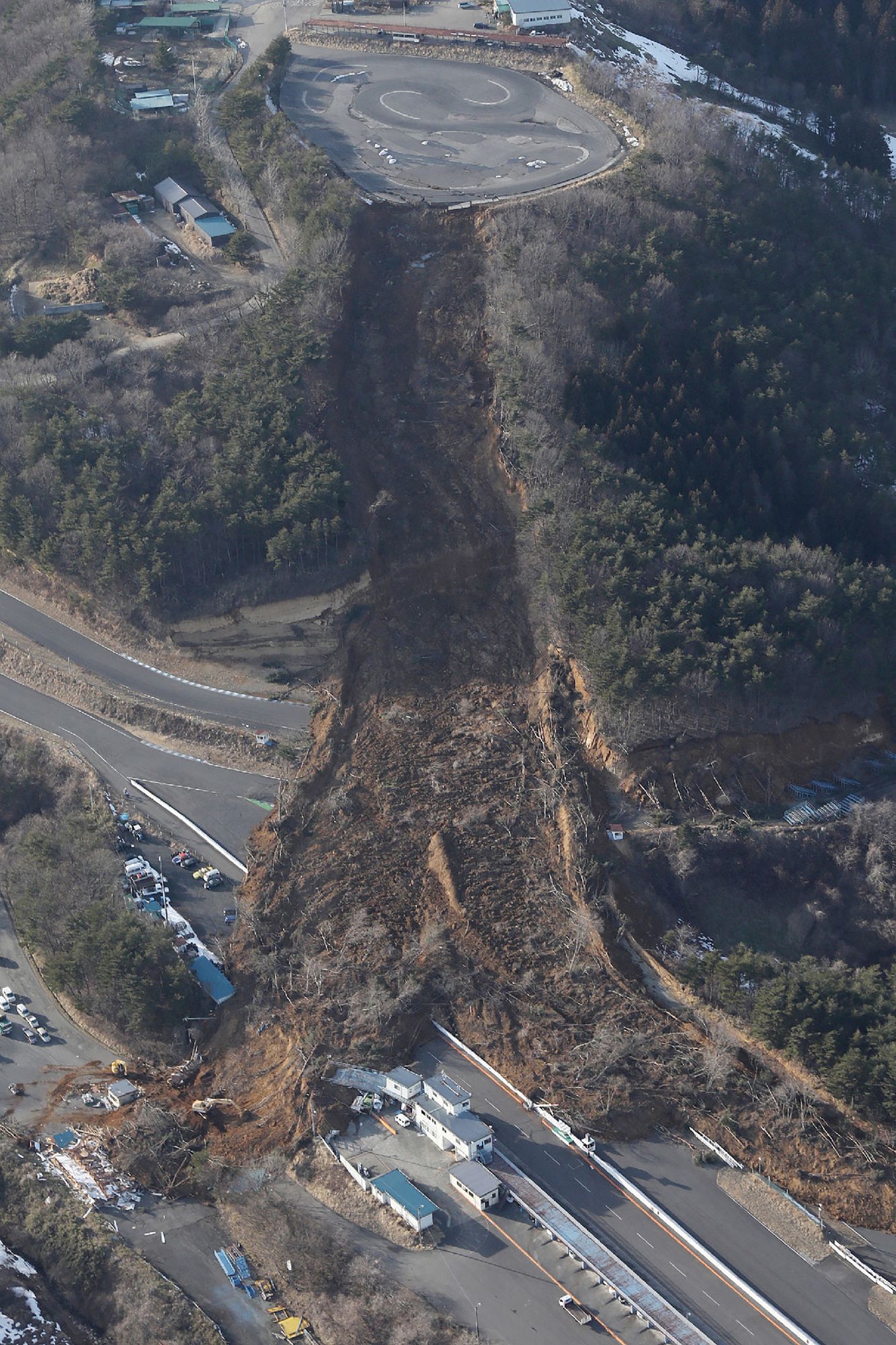 Plus D Une Centaine De Blesses Dans Un Puissant Seisme Au Japon Rts Ch Monde