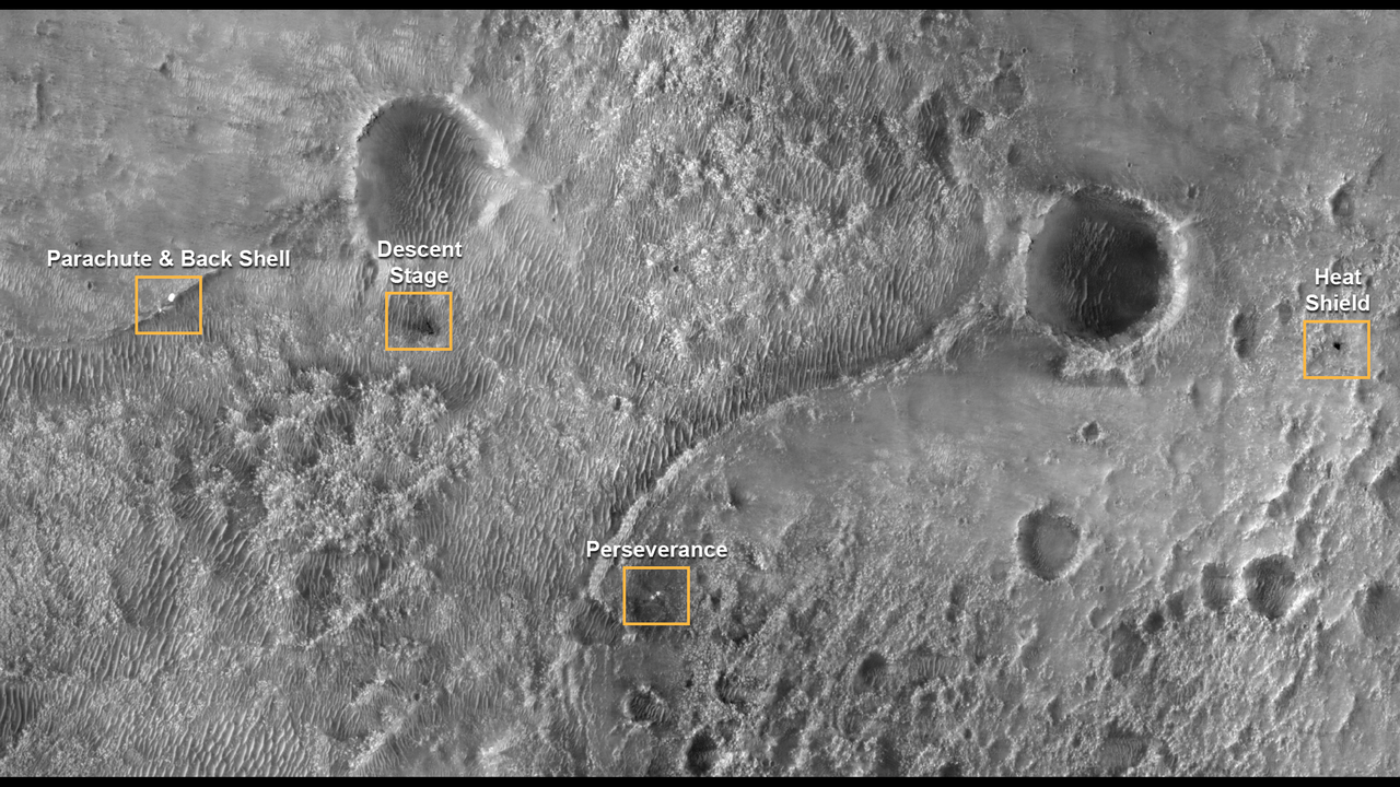 Left, on Mars Ground, the parachute and the rear hull, then the descent module.  In the middle, perseverance.  Far right, the heat shield. [JPL-Caltech/University of Arizona - NASA]