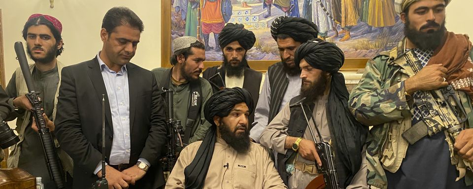 Les talibans ont investi dimanche la palais présidentiel à Kaboul. [Zabi Karimi - AP/Keystone]