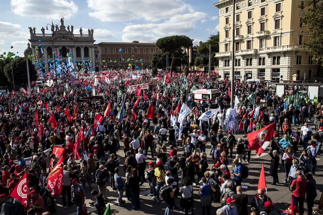 Decine di migliaia di italiani hanno espresso preoccupazione per l'ascesa del fascismo. [EPA/Angelo Carconi - Keystone]