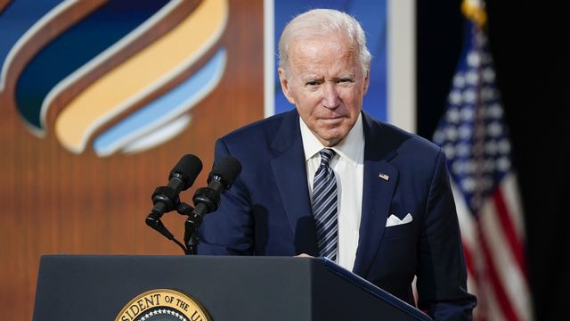 Joe Biden devant la presse à la Maison Blanche, vendredi 10.12.2021. [Evan Vucci - Keystone]