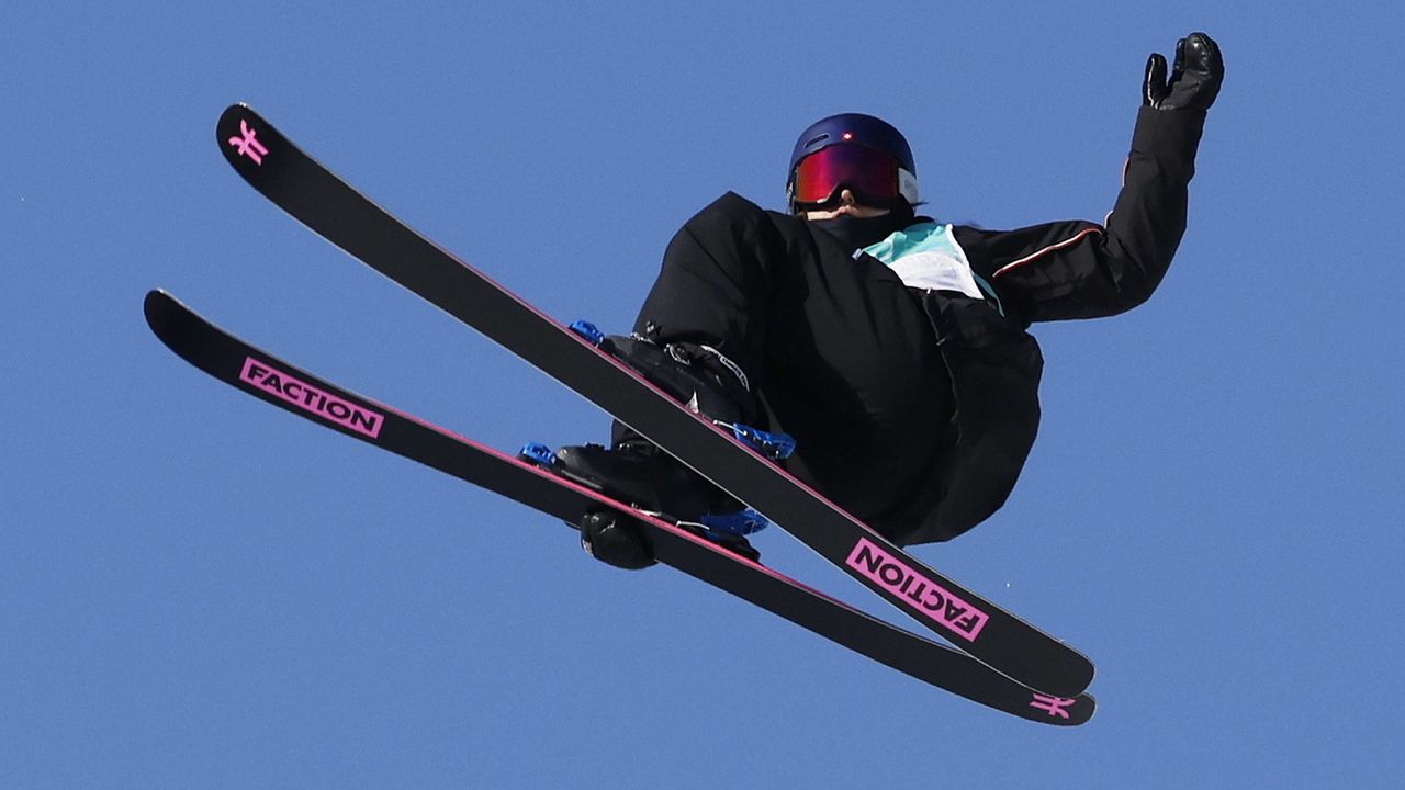 Ski freestyle: Andri Ragettli décroche une médaille d'or aux X