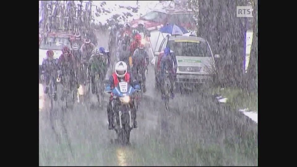 Tour de Romandie 2002: the Sierre-Leysin stage ends in wintry conditions [RTS]