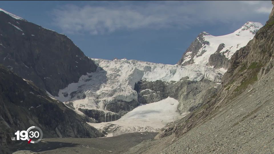 Melting Aletsch Glacier (VS) reveals remains of missing plane and two human skeletons [RTS]