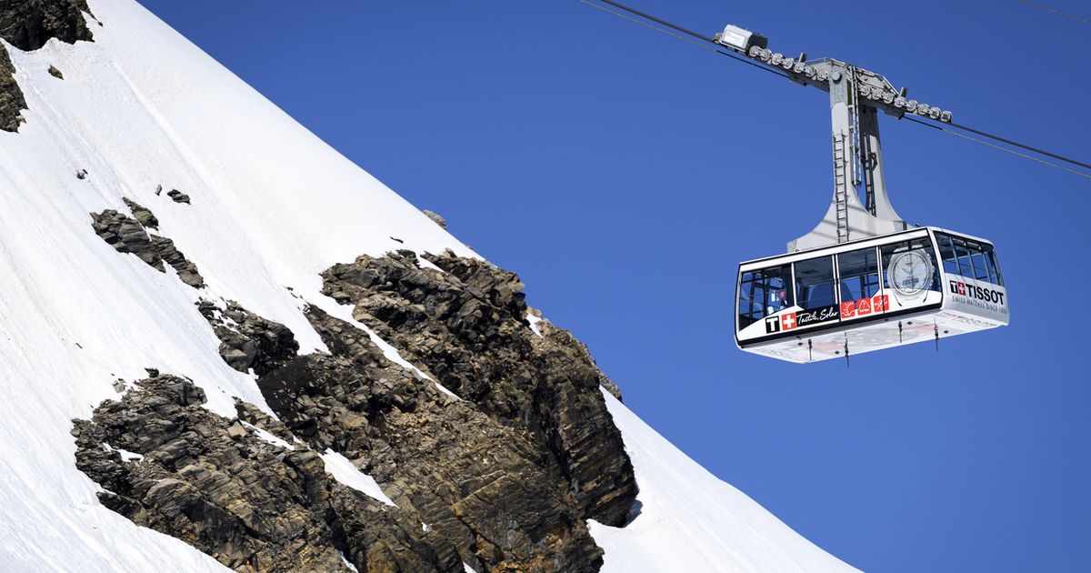 Le téléphérique de Glacier 3000 en panne : évacuation en hélicoptère pour les touristes bloqués