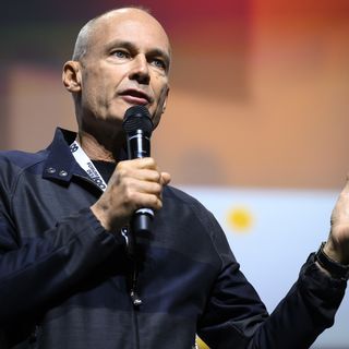 Bertrand Piccard va repartir faire un tour du monde en zeppelin solaire. [LAURENT GILLIERON - KEYSTONE]