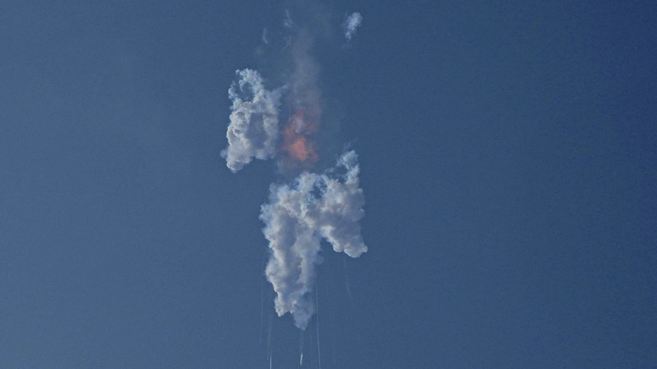 VIDÉO. Après avoir réussi son décollage, la fusée Starship de SpaceX explose