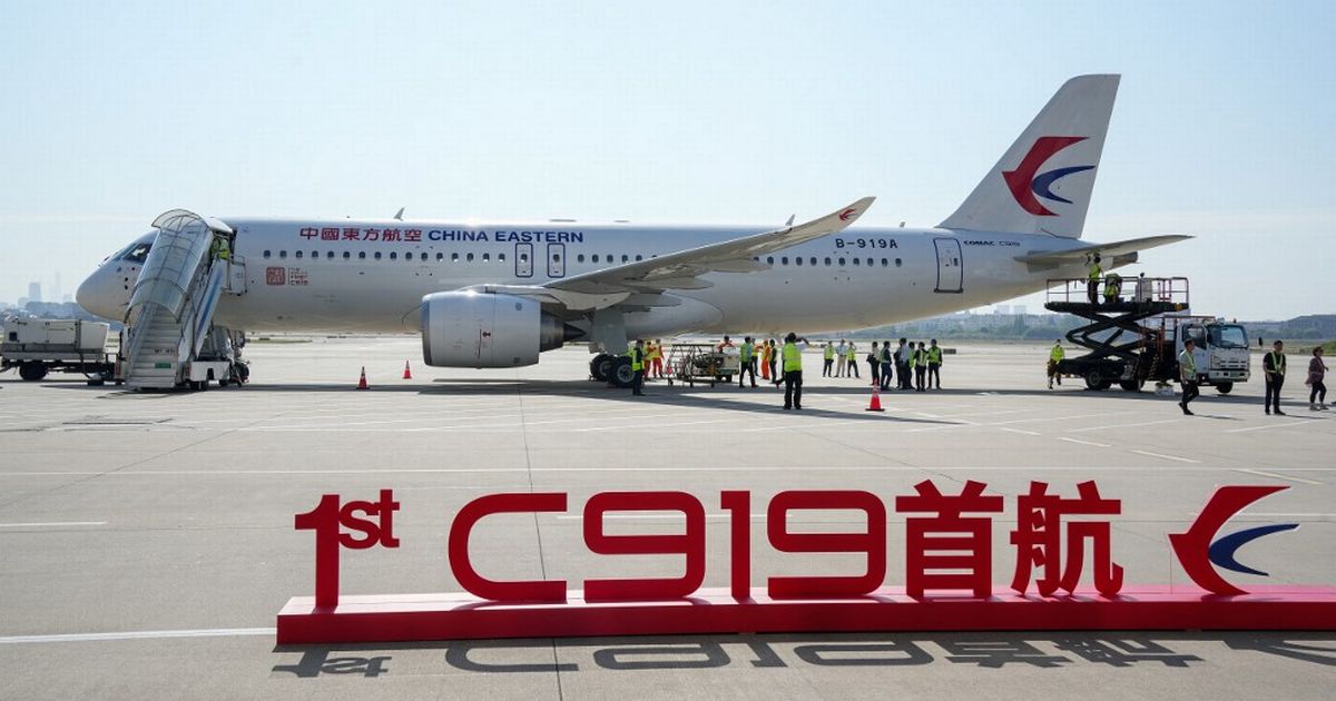 Le premier avion de ligne de conception chinoise, le C919, réalise son vol commercial inaugural.