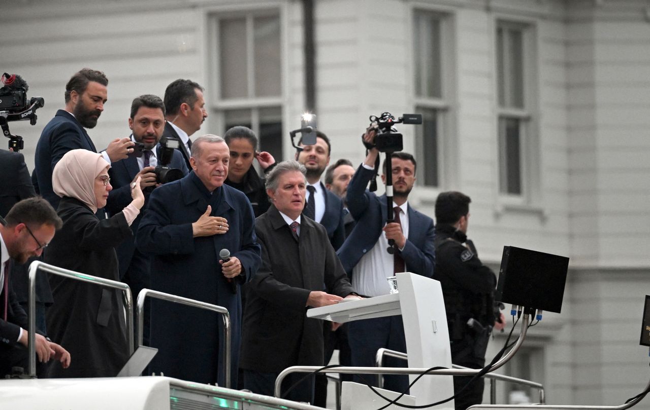 Le président turc Recept Tayyip Erdogan a revendiqué la victoire devant le palais présidentiel. [Emrah Yorulmaz - AFP]