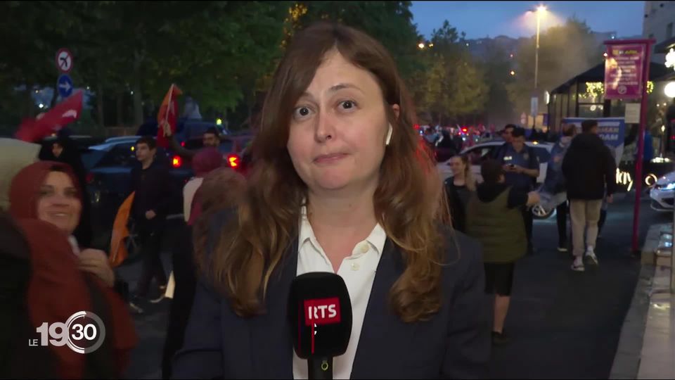 Tamara Muncanovic analyse les premiers résultats de la présidentielle turque, alors que Recep Tayyip Erdogan semble être en tête. [RTS]