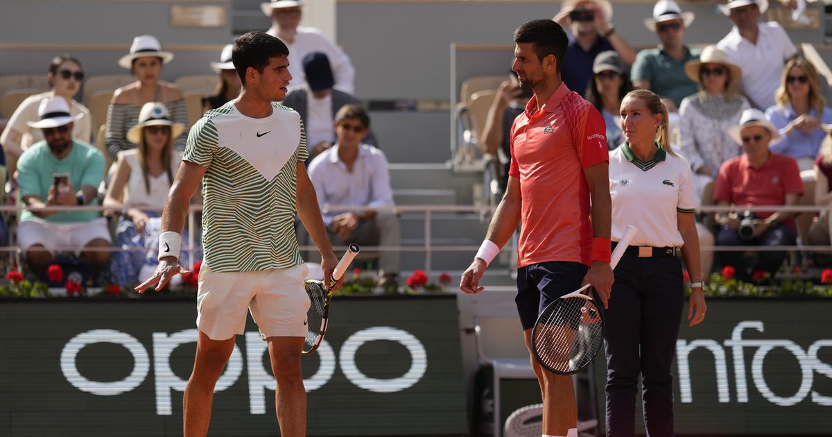 Novak Djokovic se qualifie pour la finale de Roland-Garros après une demi-finale interrompue par les crampes de Carlos Alcaraz.