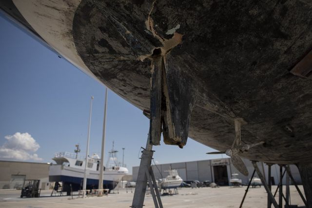 A boat damaged by an attack of killer whales, in Barbate, on the Andalusian Atlantic coast (southern Spain). [JORGE GUERRERO - afp]