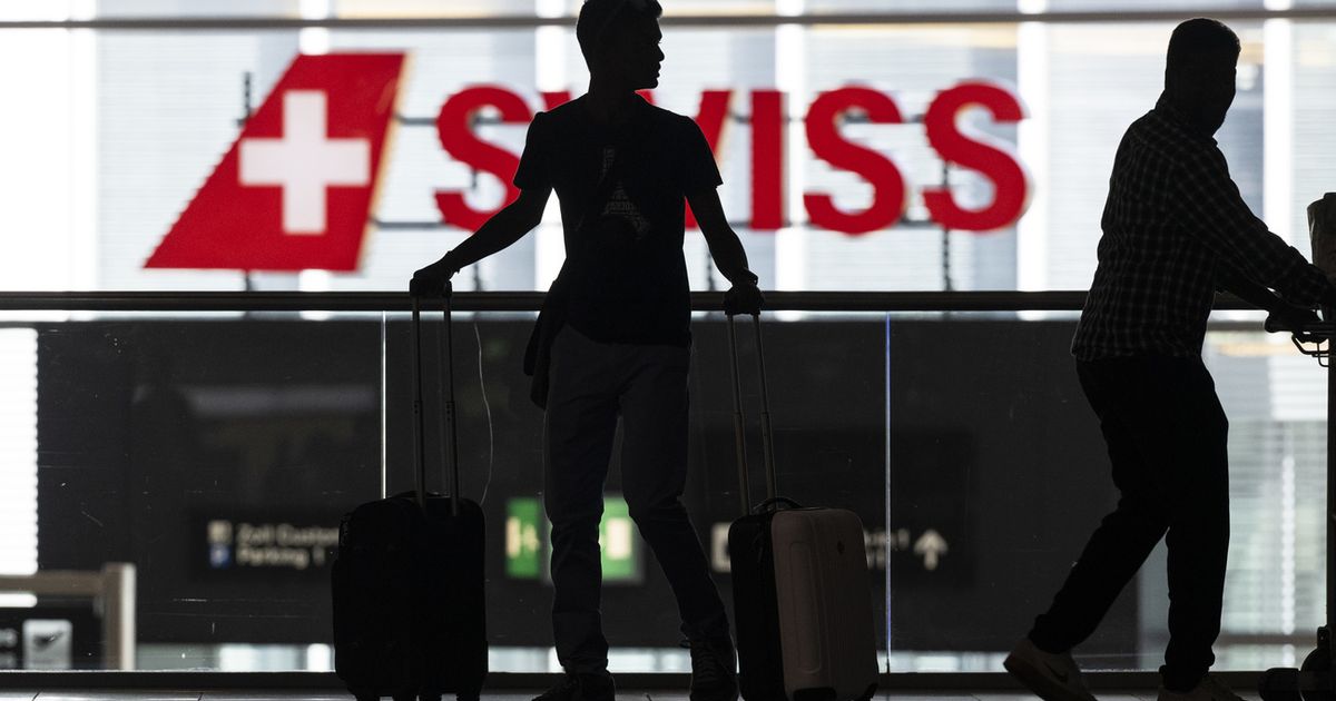 How Airlines Offer Round-trip Flights for Less Than 500 Francs