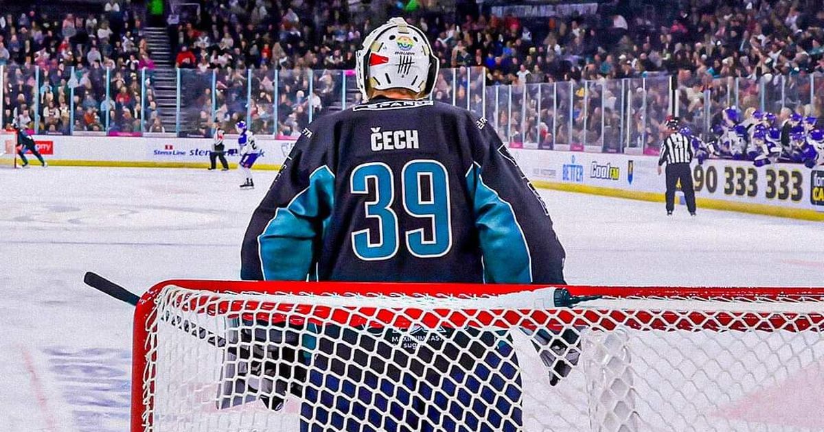 Petr Cech, ancien gardien de Chelsea et d’Arsenal, fait ses débuts dans le hockey à l’âge de 41 ans